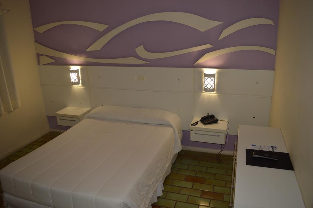 27 Praia Hotel - Frente Mar بيرتيوغا الغرفة الصورة
